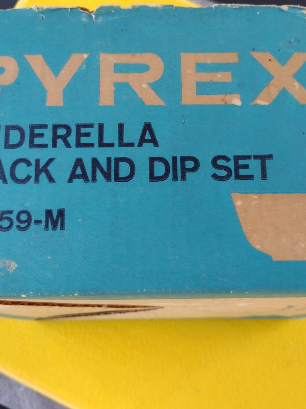 Vintage Pyrex Turquoise Cinderella Snack Chip & Dip Bowl Set Original Box---Rare - Picture 12 of 16
